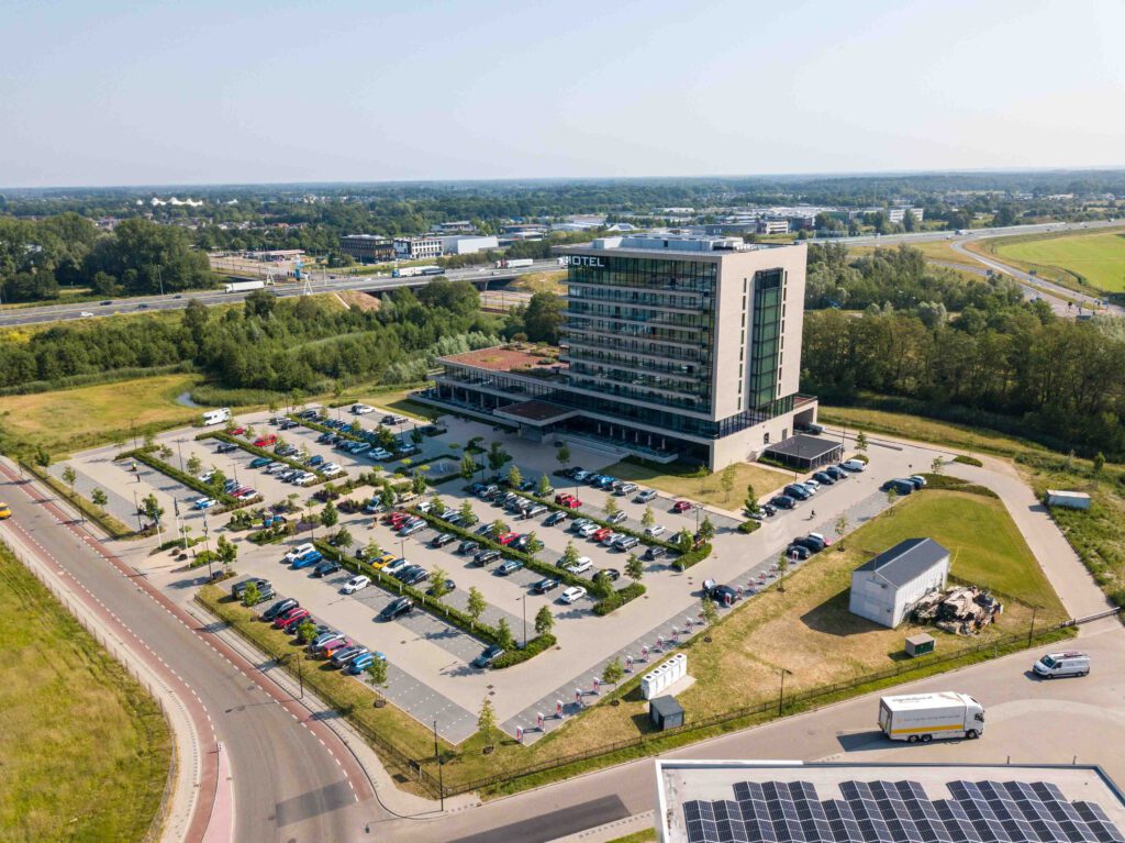 Project: Het meest duurzame Van der Valk Hotel in Deventer door B&G voorzien van hekwerk en poorten